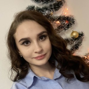 Megan_red naked before webcam in live video chat