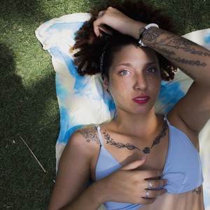MeridaArg naked before webcam in live video chat