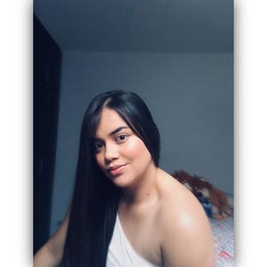 Mia_smith_ naked before webcam in live video chat