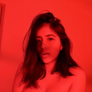 Miia____ naked before webcam in live video chat