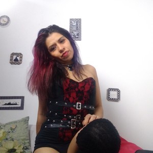 MilfKatty naked before webcam in live video chat