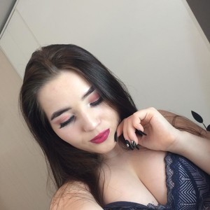 Millivun naked before webcam in live video chat