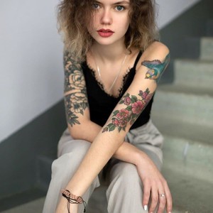 Miss_Catrice naked before webcam in live video chat