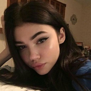 Miss_Kailani naked before webcam in live video chat