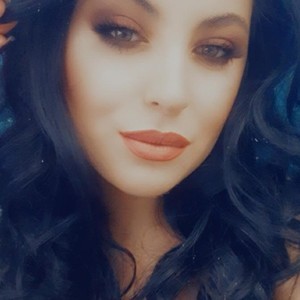 MIssMazeStar naked before webcam in live video chat