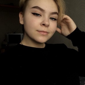 MissZaki naked before webcam in live video chat