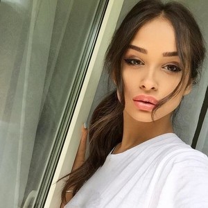 MySexyQueen naked before webcam in live video chat
