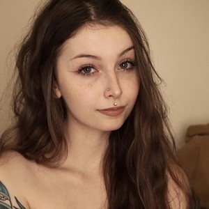 n0valy naked before webcam in live video chat