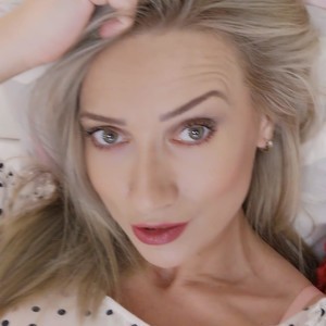 NaimaZeido naked before webcam in live video chat