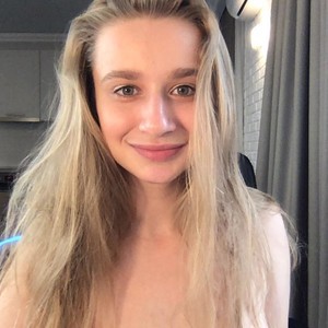 NancyDrewxxx naked before webcam in live video chat