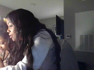 NaturalBeautyy naked on cam. Free Live Sex Chat Room