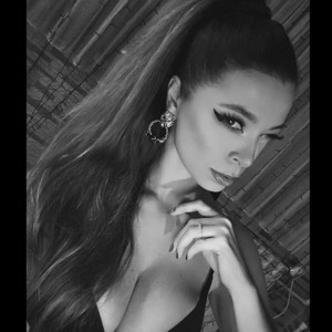 No_bo_dy naked before webcam in live video chat