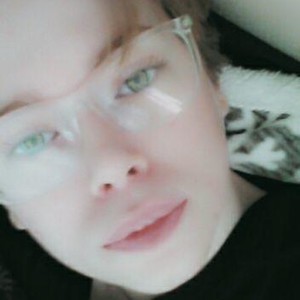Onlythecakes naked before webcam in live video chat