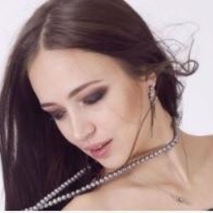 pretybella naked before webcam in live video chat