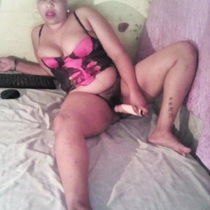 Pussylips1980 naked before webcam in live video chat