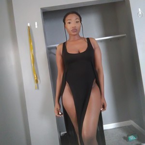 Sade_Okono naked before webcam in live video chat