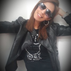 Samyy_gothic naked before webcam in live video chat