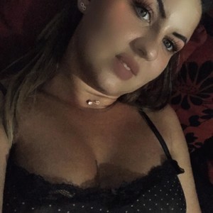Sellena1991 naked before webcam in live video chat