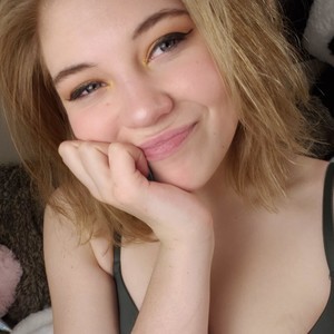 ShaeDuckling naked before webcam in live video chat