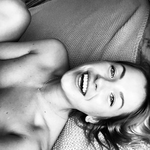 SoftlyFreya naked before webcam in live video chat