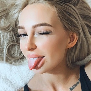 SophiePark naked before webcam in live video chat