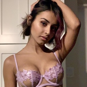 Stacy_x3 naked before webcam in live video chat