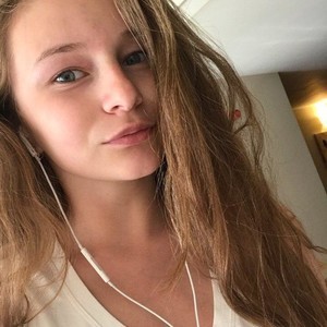 Star_Annet naked before webcam in live video chat