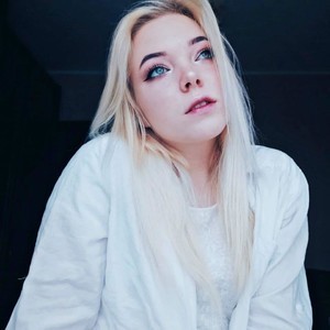 StarStella_ naked before webcam in live video chat