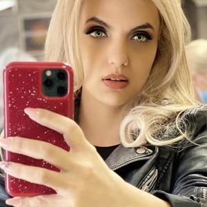 Sunnywilld naked before webcam in live video chat