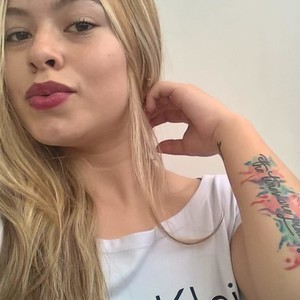 Thaunhty naked before webcam in live video chat