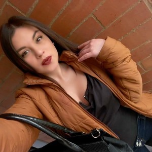 Tifany_lov naked before webcam in live video chat