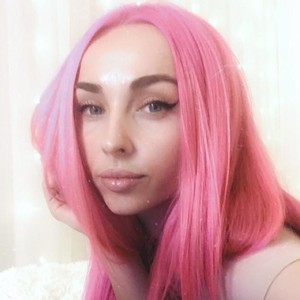 Tsu_Naa_Mi naked before webcam in live video chat