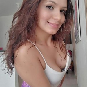 Tutttyy_lovee naked before webcam in live video chat