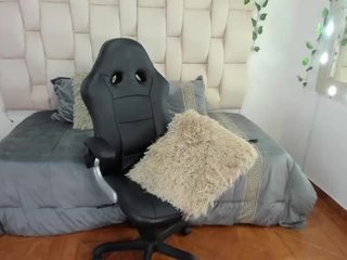 vanessa-johnson1 naked on cam. Free Live Sex Chat Room