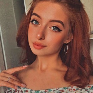 VoicePrincess naked before webcam in live video chat