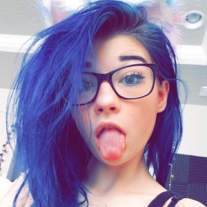 XMissMoxxiX naked before webcam in live video chat