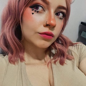 XsarasmithX naked before webcam in live video chat
