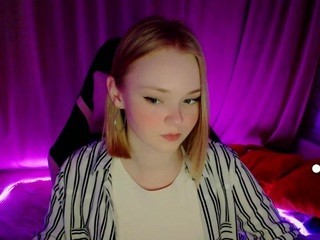 cutieprincess7 naked on cam. Free Live Sex Chat Room