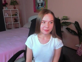 Chloe-Fly naked on cam. Free Live Sex Chat Room
