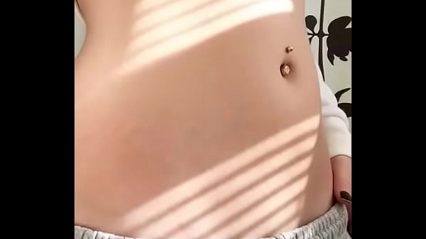 Girlfriend Striptease And Showing Tits And Shaved Pussy – streaptease.net