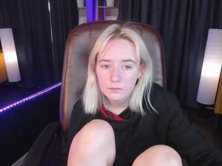 RileyHarmon naked on cam. Free Live Sex Chat Room