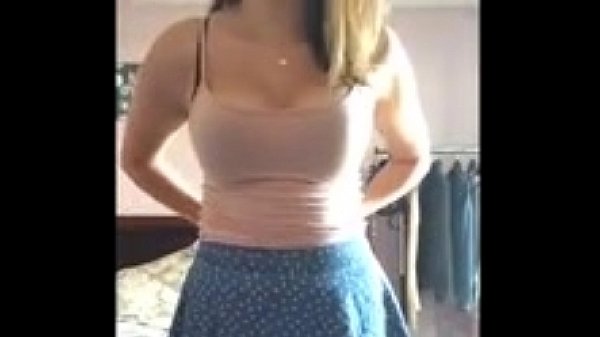 Teen girl perfect body full striptease –  streaptease.net