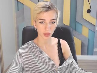 CamillaClarks naked on cam. Free Live Sex Chat Room