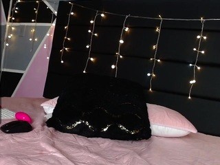 Miaa-smiith naked on cam. Free Live Sex Chat Room