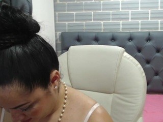 Vicky-Cameron naked on cam. Free Live Sex Chat Room