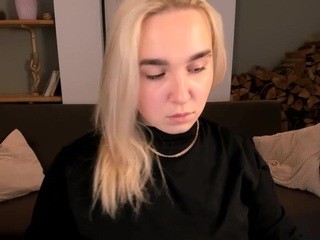 MiraOwen naked on cam. Free Live Sex Chat Room