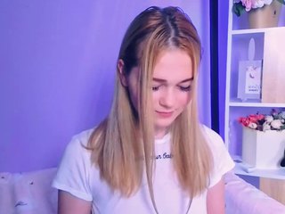 SnoowWhiteee naked on cam. Free Live Sex Chat Room