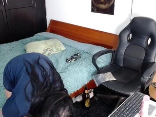 Valerie-29 naked on cam. Free Live Sex Chat Room