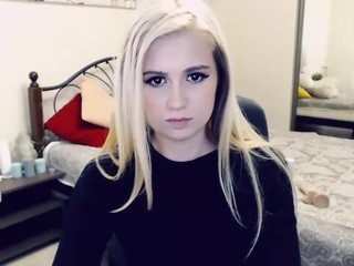 Hot-Mia naked on cam. Free Live Sex Chat Room