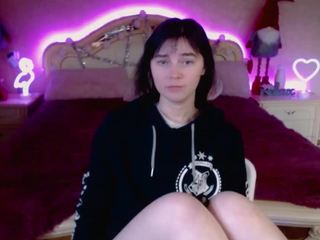 KellyDreamer naked on cam. Free Live Sex Chat Room